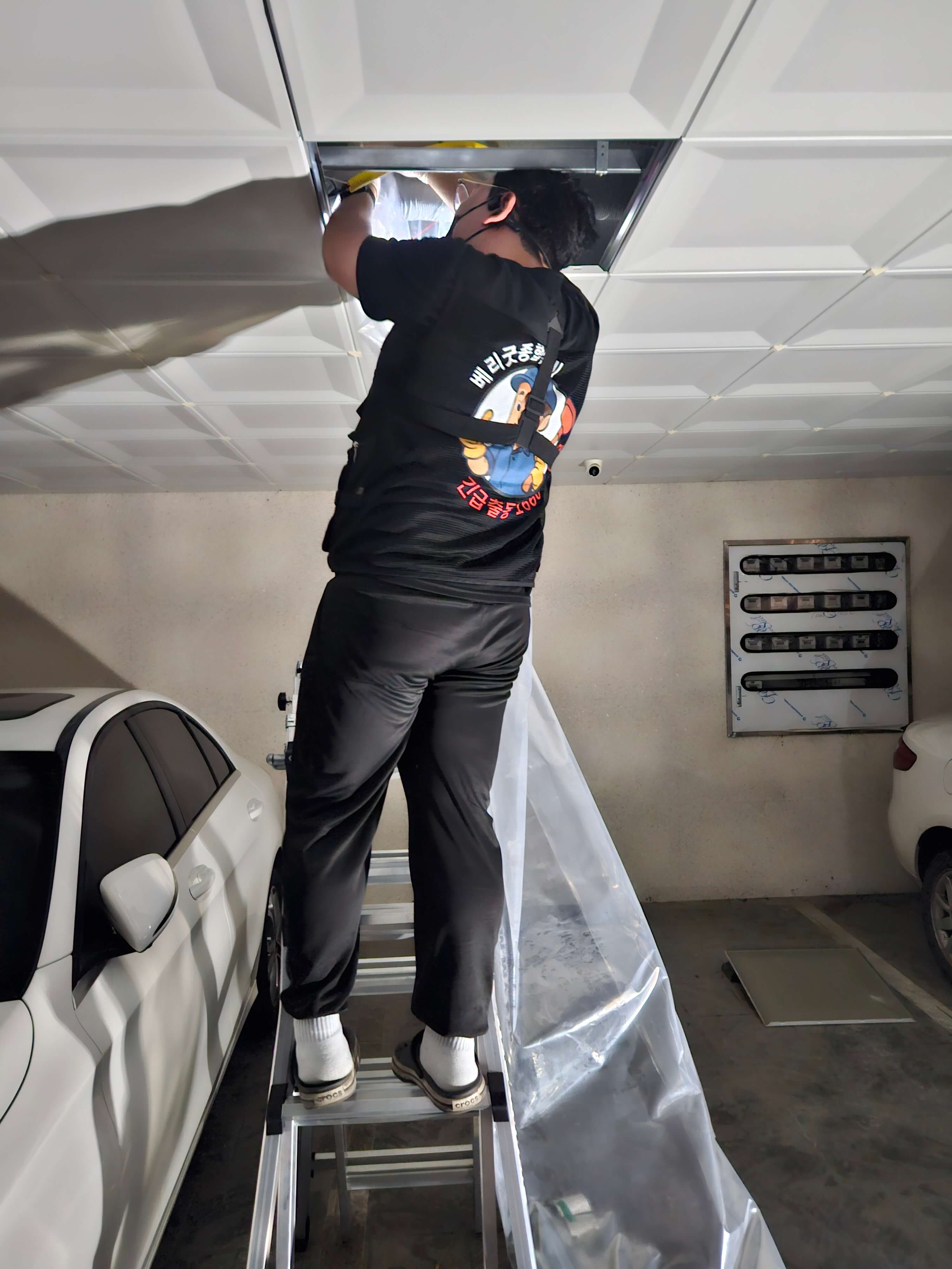 천정 배관 보수 작업 현장 - 접근 어려운 천정 배관 전문 시공