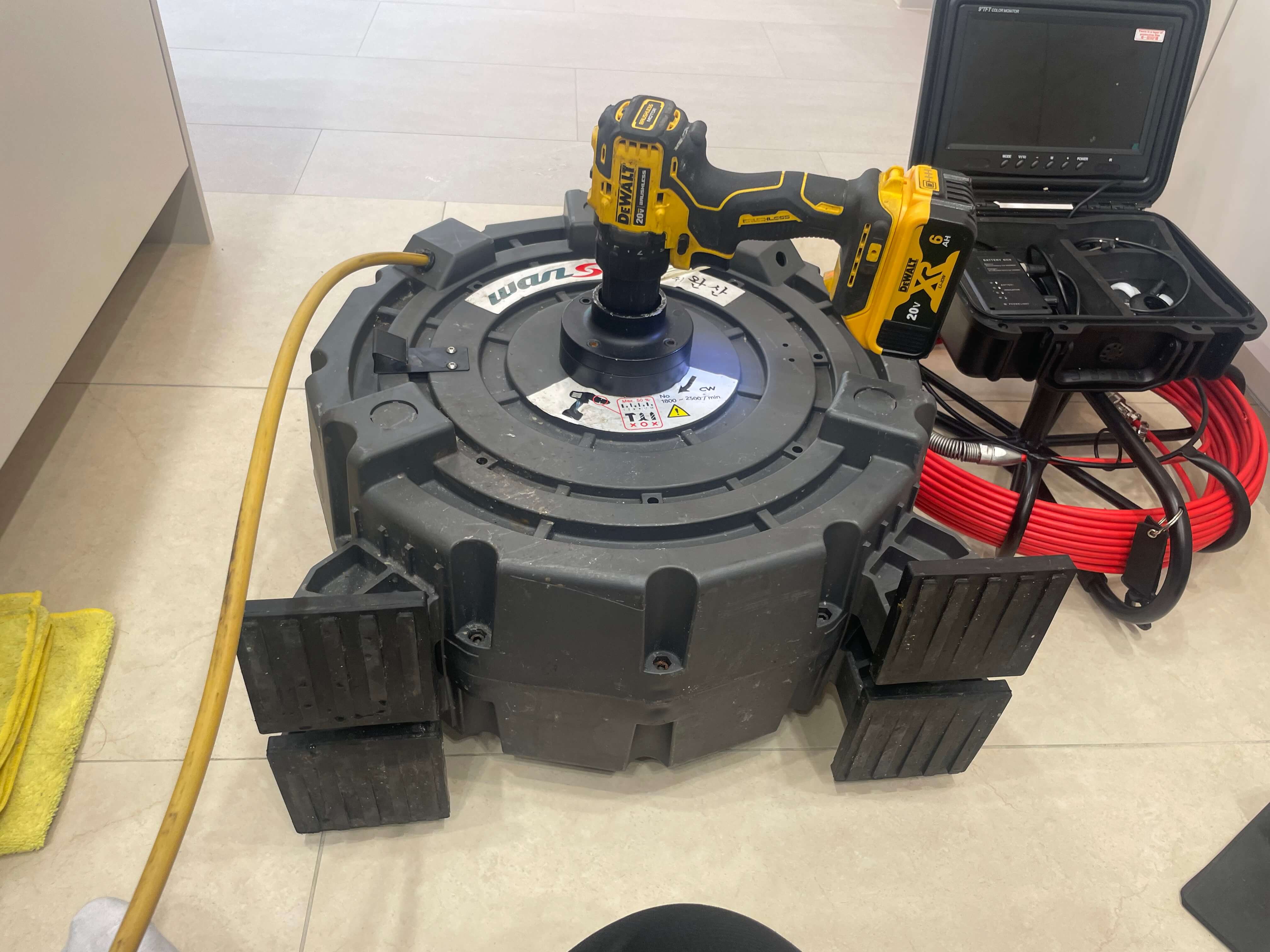 샤프트 관통 작업 현장 - 강력한 샤프트 장비 시공 사례